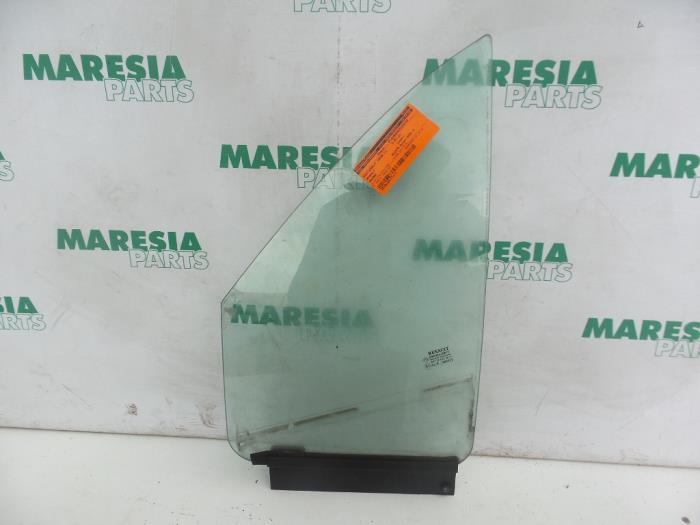 Usados Ventanilla triangular izquierda delante Renault Megane (EA) 1.6 16V Sport Precio € 35,00 Norma de margen ofrecido por Maresia Parts