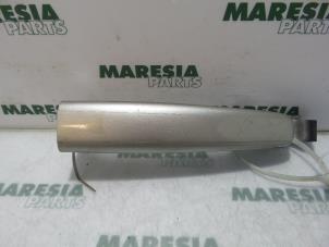 Used Front door handle 4-door, right Peugeot 307 (3A/C/D) 1.6 HDiF 16V Price € 30,00 Margin scheme offered by Maresia Parts