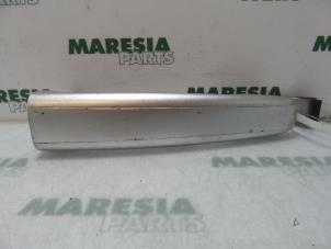 Used Front door handle 4-door, right Peugeot 307 SW (3H) 1.6 16V Price € 30,00 Margin scheme offered by Maresia Parts