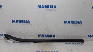 Used Frontscreen frame Renault Zoé (AG) 65kW Price € 45,00 Margin scheme offered by Maresia Parts