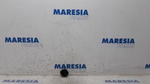 Usagé Capteur de pluie Renault Zoé (AG) 65kW Prix € 15,00 Règlement à la marge proposé par Maresia Parts
