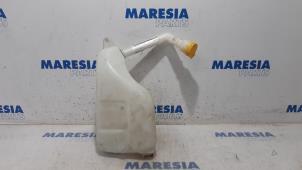 Used Front windscreen washer reservoir Renault Megane III Berline (BZ) 1.5 dCi 105 Price € 15,00 Margin scheme offered by Maresia Parts