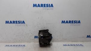 Używane Zacisk hamulcowy prawy przód Citroen DS3 (SA) 1.4 16V VTi Cena € 13,99 Procedura marży oferowane przez Maresia Parts