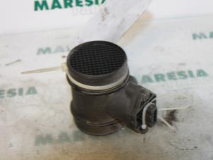 Usados Medidor de flujo de aire Alfa Romeo 155 (167) 1.6 Twin Spark 16V Precio € 35,00 Norma de margen ofrecido por Maresia Parts