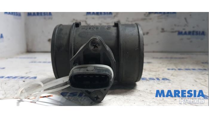 Airflow meter from a Alfa Romeo 156 (932) 2.0 Twin Spark 16V 1998