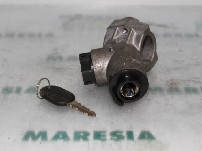 Używane Stacyjka + Kluczyk Fiat Cinquecento 0.9 i.e. S Cena € 25,00 Procedura marży oferowane przez Maresia Parts