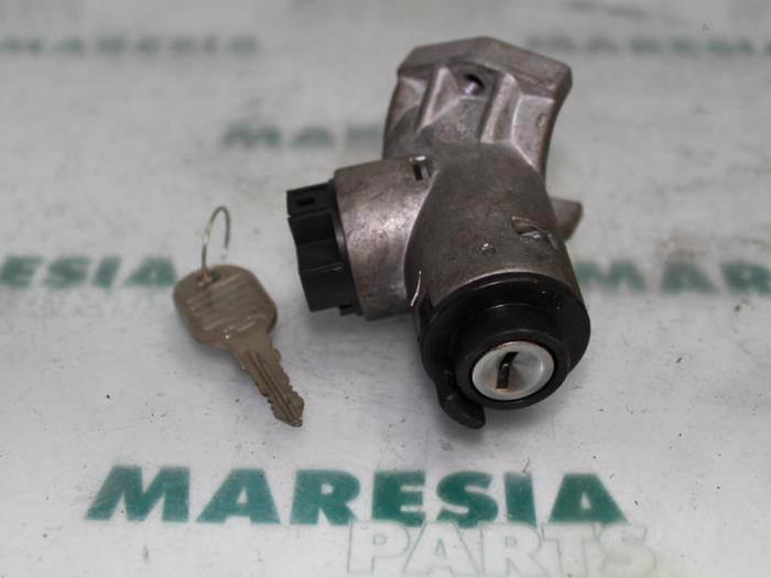 Używane Stacyjka + Kluczyk Fiat Cinquecento 0.9 i.e. S Cena € 25,00 Procedura marży oferowane przez Maresia Parts