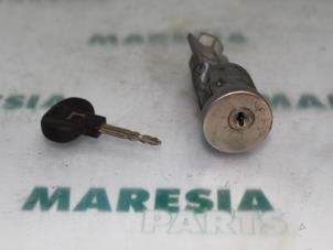 Usagé Serrure de contact + clé Citroen XM Prix € 25,00 Règlement à la marge proposé par Maresia Parts