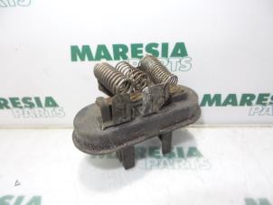Usados Resistencia de calefactor Lancia Thema (834) 2.0 i.e. 16V Precio € 20,00 Norma de margen ofrecido por Maresia Parts