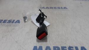 Usados Lengüeta de cinturón de seguridad derecha detrás Renault Megane III Berline (BZ) 1.5 dCi 105 Precio € 15,00 Norma de margen ofrecido por Maresia Parts