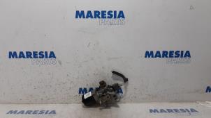 Used Front wiper motor Renault Clio IV (5R) 0.9 Energy TCE 90 12V Price € 75,00 Margin scheme offered by Maresia Parts