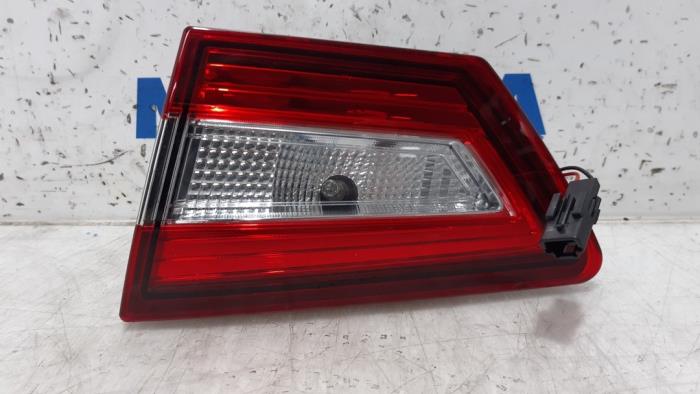 Taillight, right from a Renault Clio IV (5R) 0.9 Energy TCE 90 12V 2015