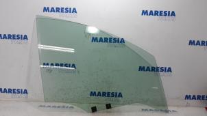 Used Door window 4-door, front right Renault Clio IV (5R) 0.9 Energy TCE 90 12V Price € 40,00 Margin scheme offered by Maresia Parts