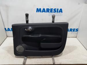 Usagé Revêtement portière 2portes droite Fiat 500C (312) 1.2 69 Prix € 75,00 Règlement à la marge proposé par Maresia Parts