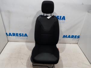 Used Seat, right Renault Clio IV (5R) 0.9 Energy TCE 90 12V Price € 105,00 Margin scheme offered by Maresia Parts