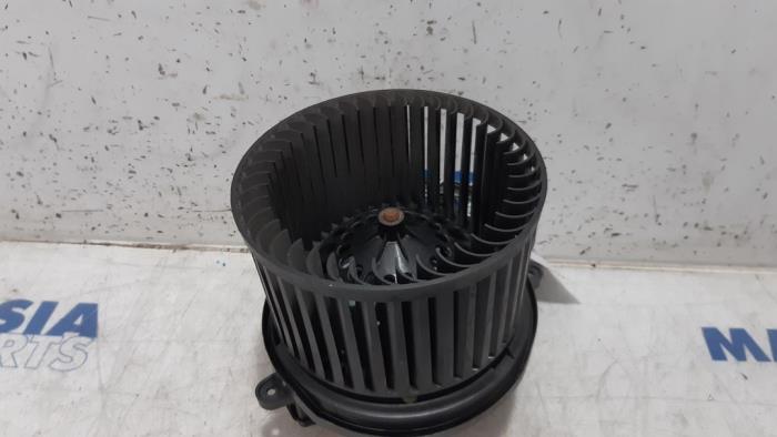 Moteur de ventilation chauffage d'un Renault Megane IV Estate (RFBK) 1.5 Energy dCi 95 2019