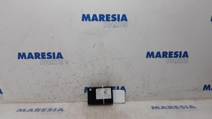 Usagé Module navigation Renault Megane IV Estate (RFBK) 1.5 Energy dCi 95 Prix € 80,00 Règlement à la marge proposé par Maresia Parts