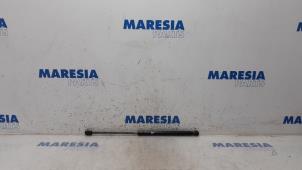 Używane Zestaw amortyzatorów gazowych tylnej klapy Citroen C2 (JM) 1.1 Entreprise Cena € 25,00 Procedura marży oferowane przez Maresia Parts