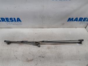Used Wiper mechanism Peugeot 307 CC (3B) 2.0 16V Price € 35,00 Margin scheme offered by Maresia Parts