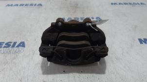 Used Front brake calliper, left Peugeot 307 CC (3B) 2.0 16V Price € 30,00 Margin scheme offered by Maresia Parts
