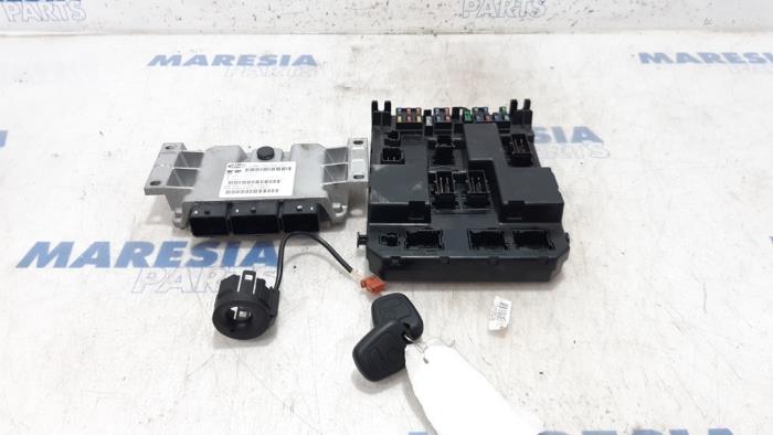 Used Engine management computer Peugeot 307 CC (3B) 2.0 16V Price € 262,50 Margin scheme offered by Maresia Parts