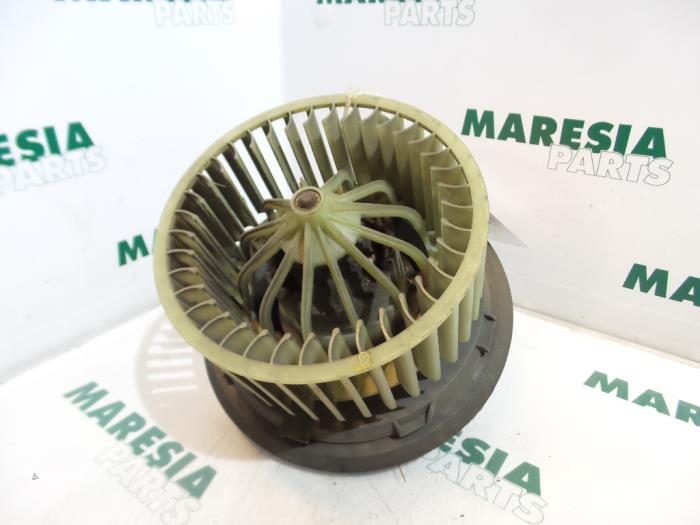 Heating and ventilation fan motor from a Fiat Brava (182B) 1.6 16V 1997