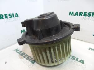 Usados Motor de ventilador de calefactor Lancia Ypsilon (840) 1.1 Elefantina Blu Precio € 40,00 Norma de margen ofrecido por Maresia Parts
