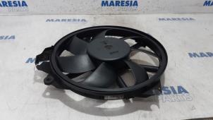 Used Fan motor Renault Scénic III (JZ) 2.0 16V CVT Price € 50,00 Margin scheme offered by Maresia Parts