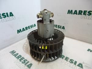 Usados Motor de ventilador de calefactor Renault Kangoo (KC) 1.9 D 55 Precio € 35,00 Norma de margen ofrecido por Maresia Parts