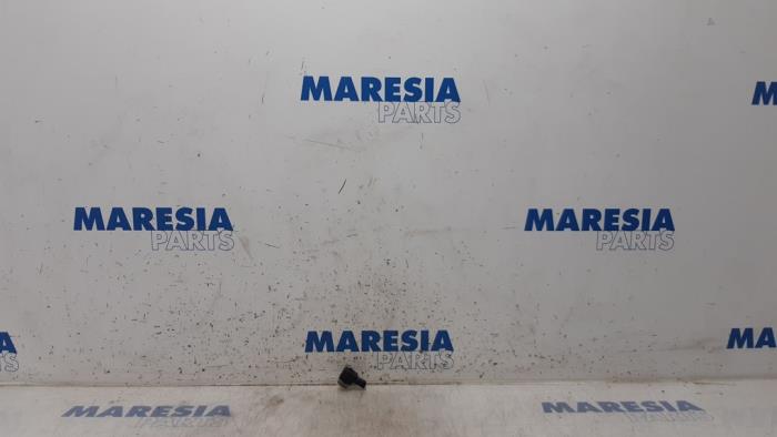Usados Sensor PDC Fiat 500C (312) 1.2 69 Precio € 25,00 Norma de margen ofrecido por Maresia Parts