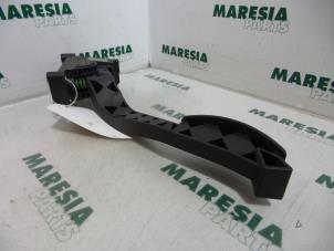 Used Throttle pedal position sensor Peugeot 404 2.0 D Price € 40,00 Margin scheme offered by Maresia Parts