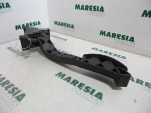 Używane Czujnik polozenia pedalu gazu Alfa Romeo GT (937) 2.0 JTS 16V Cena € 40,00 Procedura marży oferowane przez Maresia Parts