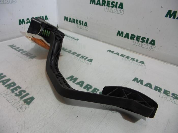 Begagnade Gaspedalsensor Fiat Doblo (223A/119) 1.9 JTD Pris € 50,00 Marginaltabell erbjuds av Maresia Parts