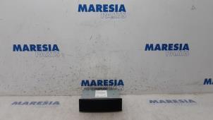 Używane Radio Renault Laguna III (BT) 2.0 16V Cena € 157,50 Procedura marży oferowane przez Maresia Parts