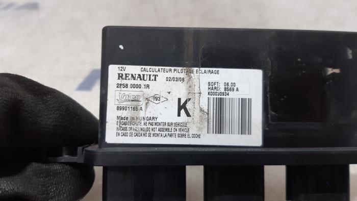 Ordinateur éclairage d'un Renault Laguna III (BT) 2.0 16V 2008