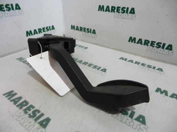 Begagnade Gaspedalsensor Fiat Punto II (188) 1.9 JTD 80 ELX 3-Drs. Pris € 20,00 Marginaltabell erbjuds av Maresia Parts