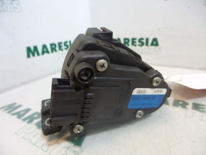 Gaspedalposition Sensor van een Renault Laguna II (BG) 3.0 V6 24V 2001
