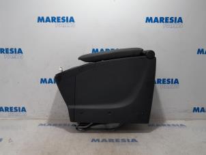 Used Middle console Renault Scénic III (JZ) 2.0 16V CVT Price € 75,00 Margin scheme offered by Maresia Parts