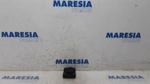 Used Card reader (lock) Renault Scénic III (JZ) 2.0 16V CVT Price € 35,00 Margin scheme offered by Maresia Parts