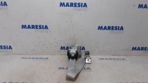 Used Rear seatbelt, left Renault Scénic III (JZ) 2.0 16V CVT Price € 35,00 Margin scheme offered by Maresia Parts