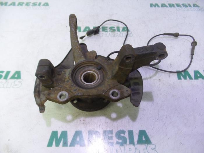 Knuckle, front left from a Fiat 500 (312) 1.3 MJTD 16V 2008