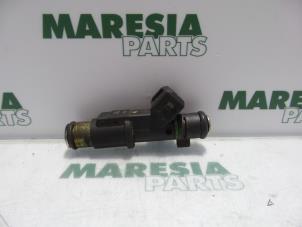 Usagé Injecteur (injection essence) Peugeot 407 SW (6E) 2.0 HDiF 16V Prix € 25,00 Règlement à la marge proposé par Maresia Parts