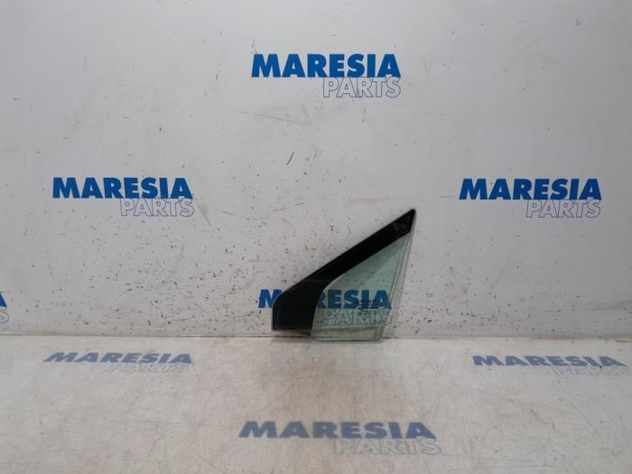 Usados Ventanilla triangular izquierda delante Renault Scénic III (JZ) 2.0 16V CVT Precio € 20,00 Norma de margen ofrecido por Maresia Parts