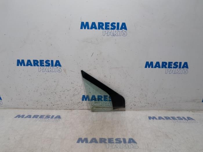 Usados Ventanilla triangular derecha delante Renault Scénic III (JZ) 2.0 16V CVT Precio € 20,00 Norma de margen ofrecido por Maresia Parts