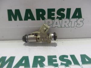 Used Injector (petrol injection) Peugeot 106 II 1.4 XN,XR,XS,XT Price € 20,00 Margin scheme offered by Maresia Parts