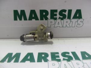 Used Injector (petrol injection) Peugeot 106 II 1.4 XN,XR,XS,XT Price € 20,00 Margin scheme offered by Maresia Parts