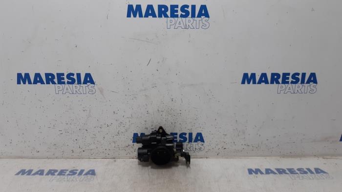 Usagé Boitier papillon Peugeot 107 1.0 12V Prix € 25,00 Règlement à la marge proposé par Maresia Parts
