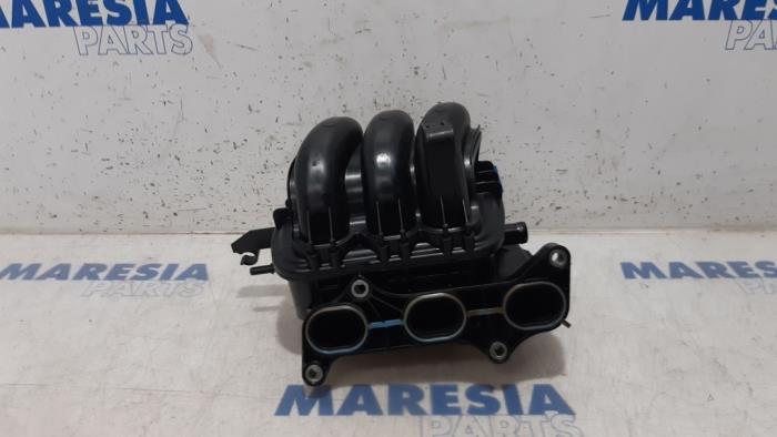 Intake manifold from a Peugeot 107 1.0 12V 2009