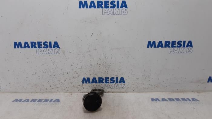 Kolben van een Peugeot 207/207+ (WA/WC/WM) 1.4 16V VTi 2009