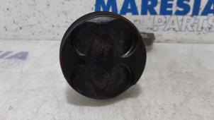 Kolben van een Peugeot 207/207+ (WA/WC/WM) 1.4 16V VTi 2009